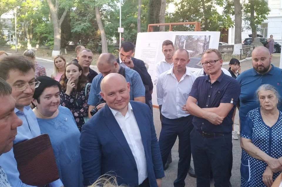 Михаил Развожаев обсудил с жителями проект ремонта сквера
