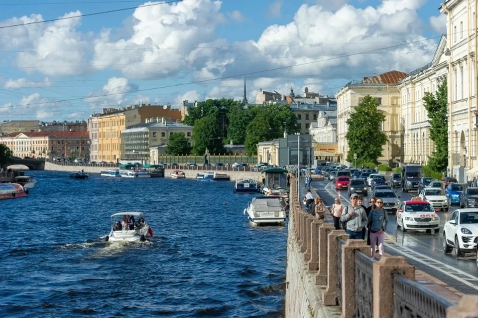Два ребенка пострадали в жестком ДТП на набережной реки Фонтанки.
