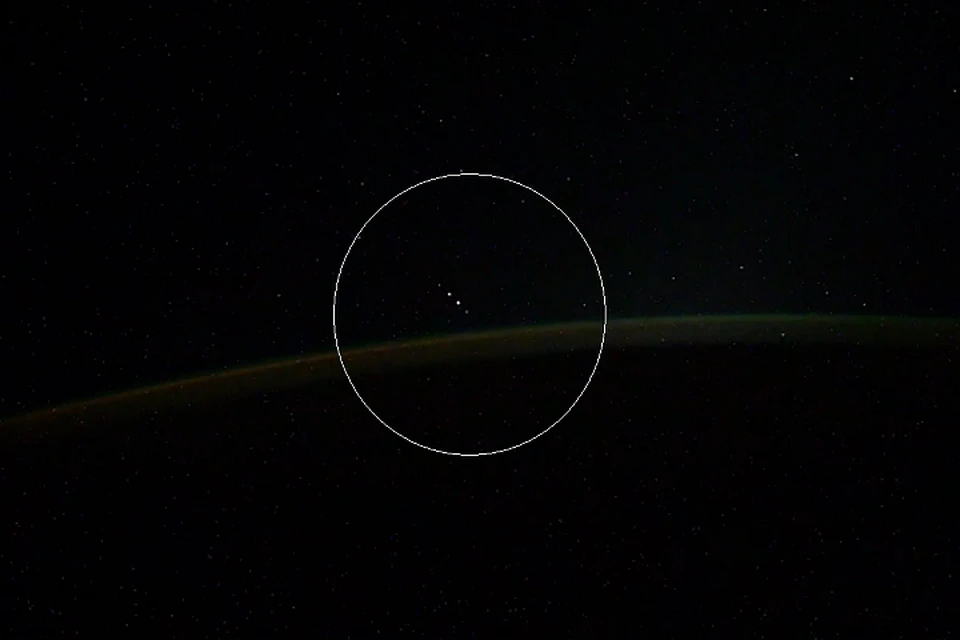 Петербургский космонавт заснял НЛО, пролетающие над Землей. Фото: Twitter Ивана Вагнера
