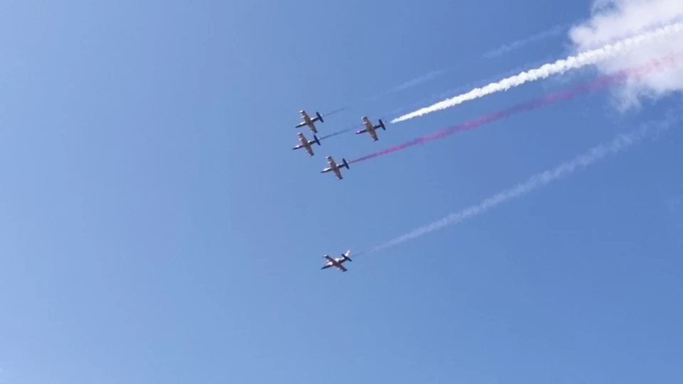 Сегодня пилотажная группа "Русь" провела тренировочные полеты над Самарой и Тольятти. Фото: Авиационные новости 24