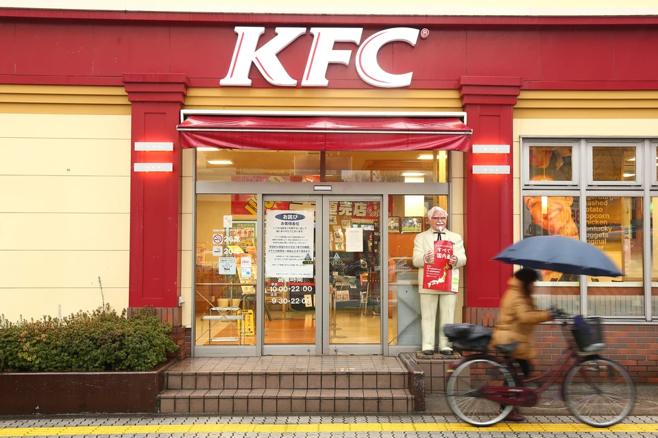Cеть KFC на период пандемии приостановила рекламу под девизом "Пальчики оближешь"