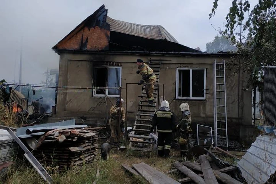 Под Липецком вспыхнули деревянные дома