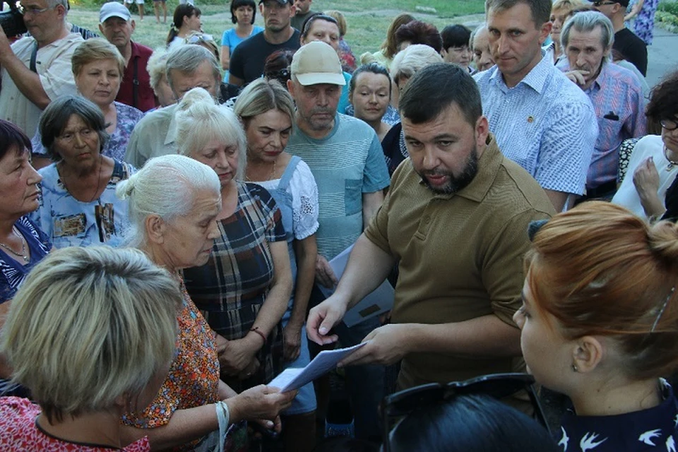 Денис Владимирович пообщался с жителями Шахтерска. Фото: denis-pushilin.ru