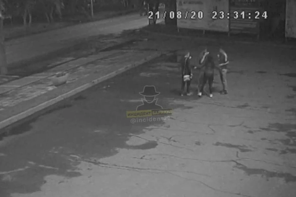 На месте конфликта. Скриншот с видео из группы "Инцидент Барнаул".