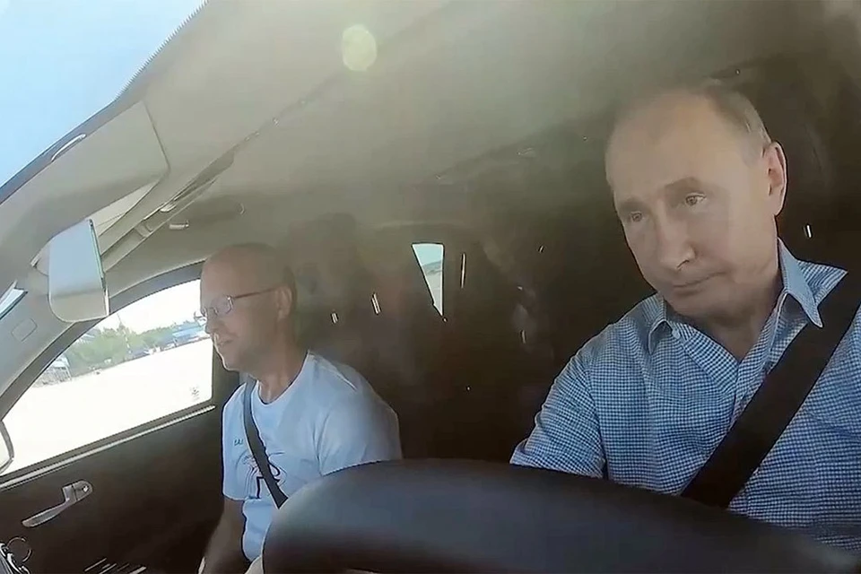 Путин за рулем «Ауруса» первым проехал по трассе Таврида