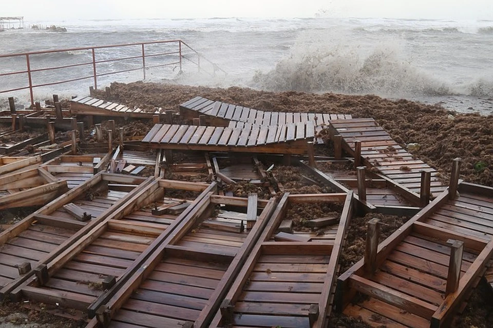 Высота волн в заливе Петра Великого будет достигать 7 метров