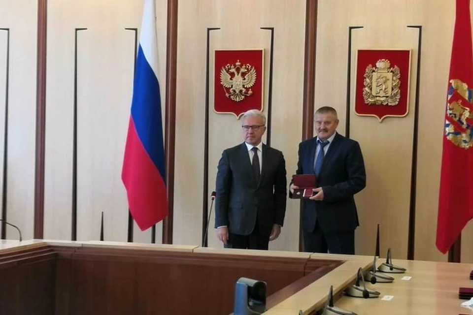 Красноярцу присвоили звание «Заслуженный энергетик России». Фото: пресс-служба Россети Сибирь