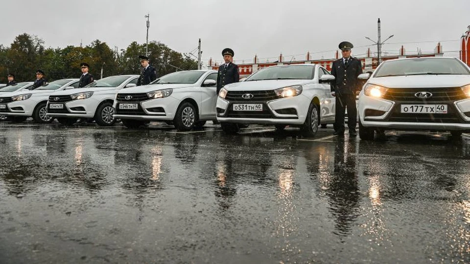 В распоряжение сотрудников органов внутренних дел поступили машины Skoda Octavia, Lada Vesta, Lada Largus с улучшенными эксплуатационными качествами, что позволит работать в разных дорожных условиях.