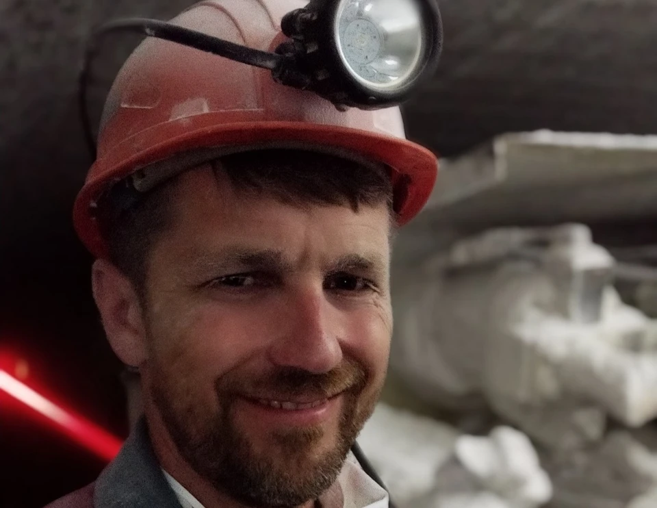 Юрий Корзун, шахтер из Солигорска, пристегнул себя наручниками в шахте и выставил политические требования. Фото: vk.com