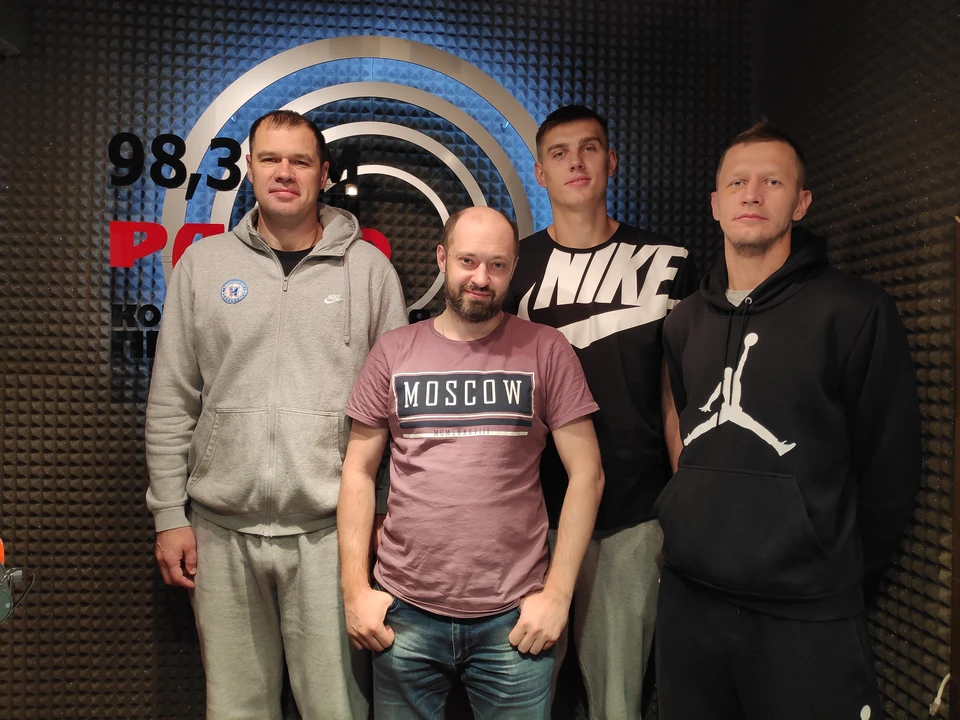 На Радио «Комсомольская правда» (слева на право) Владимир Певнев, Денис Табаков, Игорь Каныгин, Сергей Токарев.