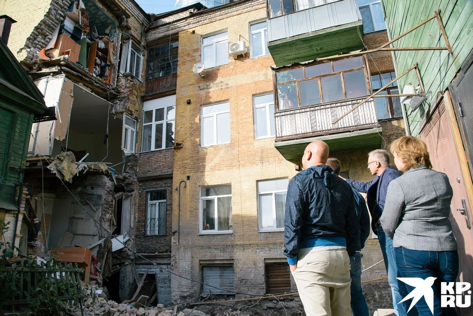 Сегодня люди вывезут самые необходимые вещи из пострадавшего дома