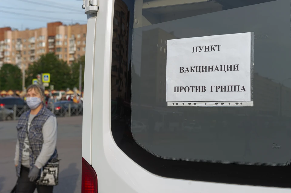 В Саратове и Энгельсе работают по четыре мобильных комплекса вакцинации от гриппа