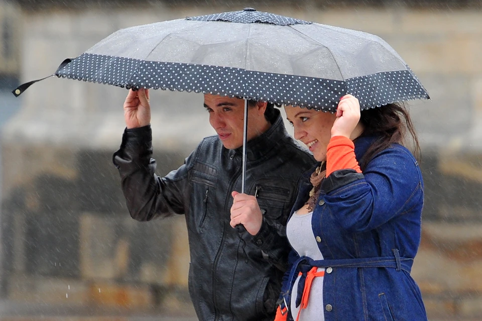 Дни в октябре ветреные и дождливые. На ближайшую неделю в Казани ожидается дожди. Житель синоптики.