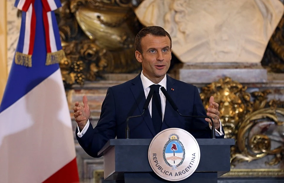 Макрон в разговоре с Путиным сообщил, что Франция разделяет выводы ЕС об отравлении Навального
