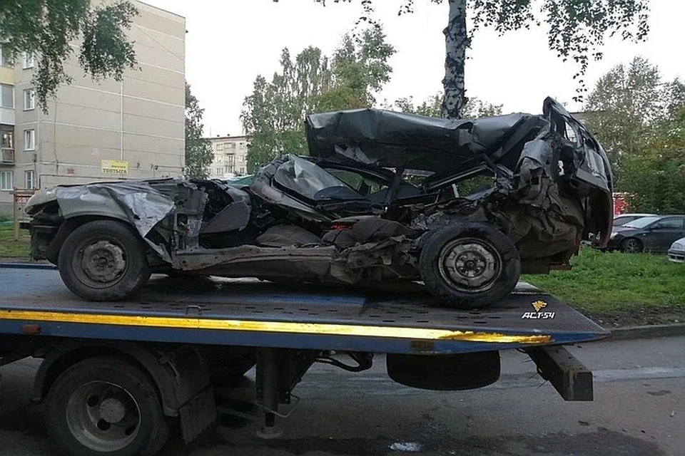 От удара один автомобиль оказался на другом. Фото: владелец машины Сергей