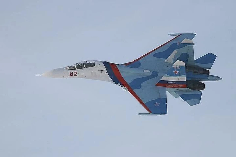 Российский истребитель Су-27 перехватил два самолета ВМС США