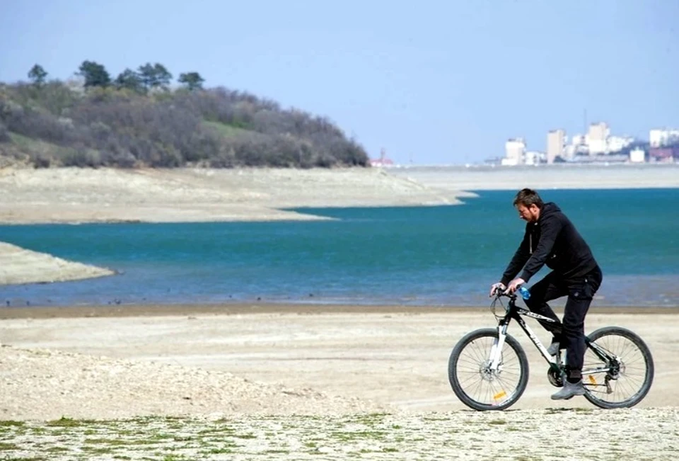 Три десятка населенных пунктов Крыма перешли на привозную воду. Фото: Архив КП
