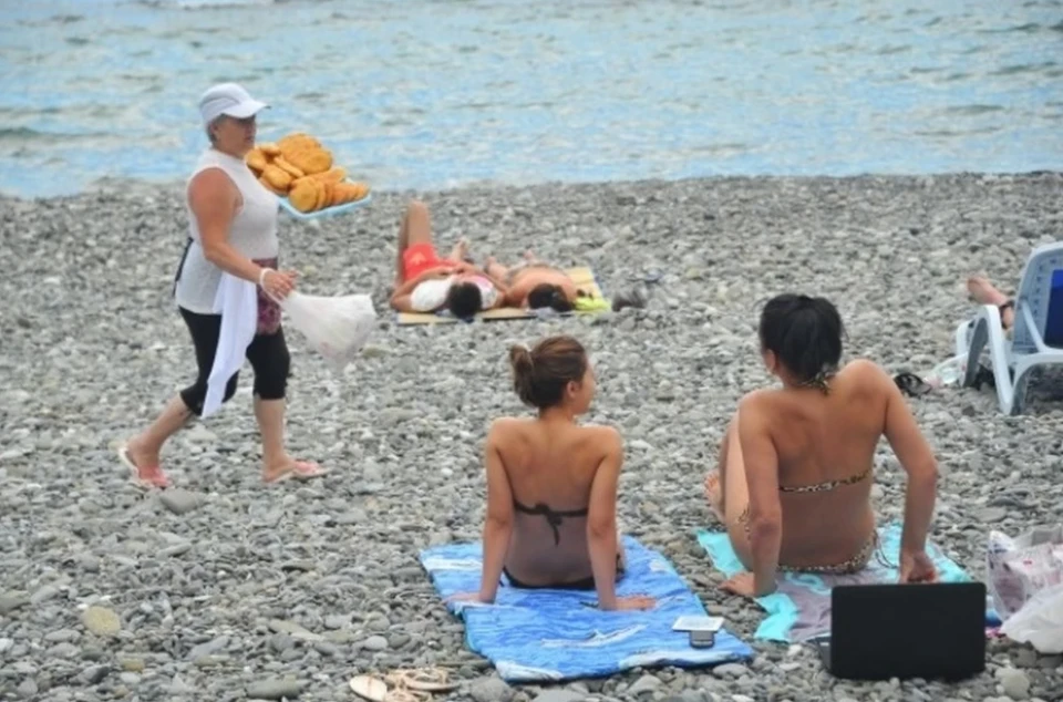 На пляжах отдыхающим надо быть особенно осторожными.