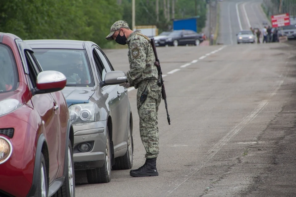 Сейчас из Украины в ДНР попадают через один пункт пропуска «Еленовка» под Донецком