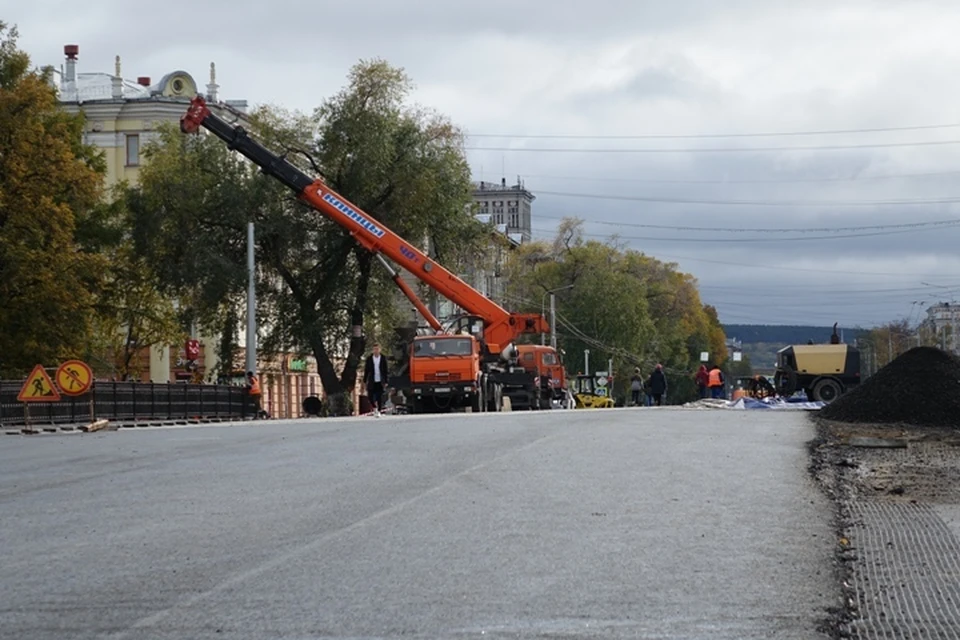 Устали ждать: новокузнечане ходят по недостроенном мосту