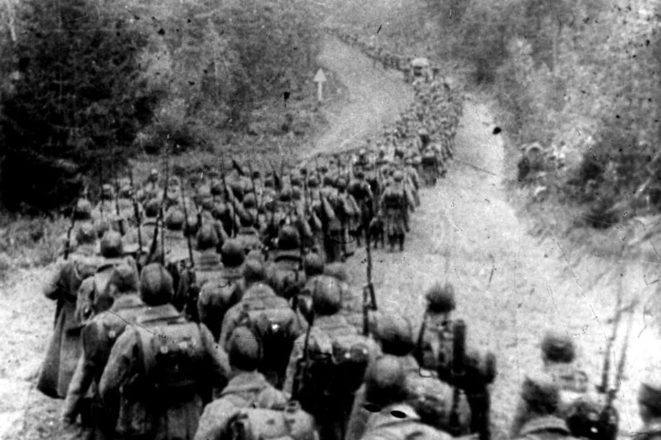 Красноармейцы продвигаются вглубь территории Польши, сентябрь 1939 года.