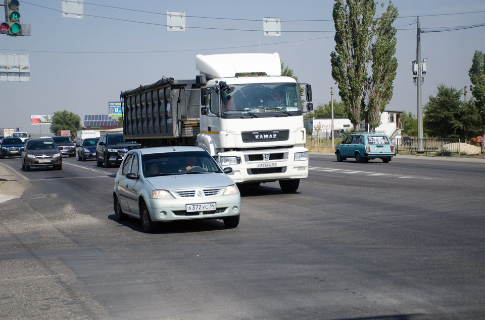 Девять участков на дорогах Волгограда должны стать безопасней и удобней для водителей и пешеходов.
