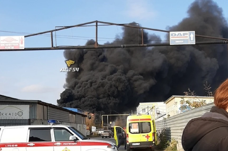 На месте несколько часов работали пожарные.