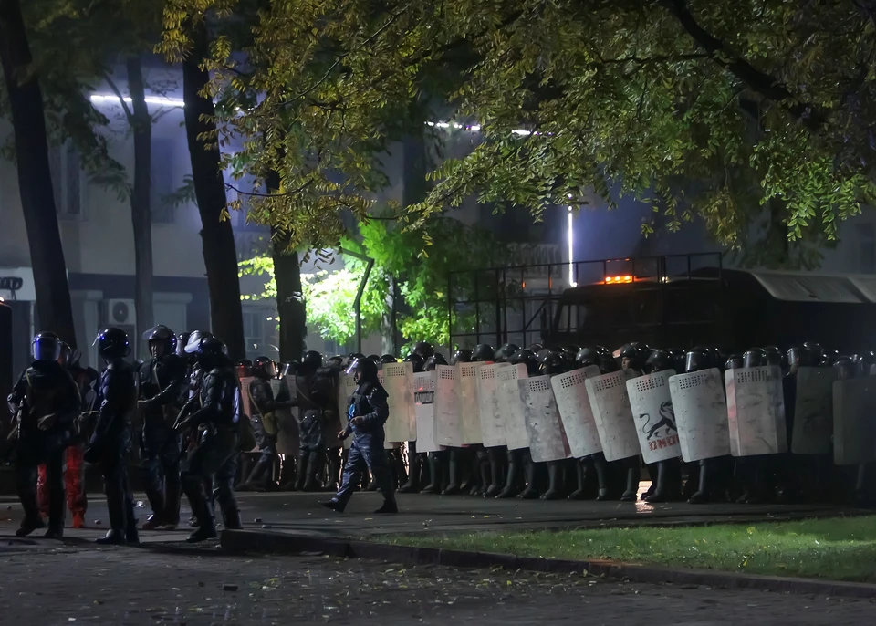 В Киргизии отключили банкоматы из-за протестов