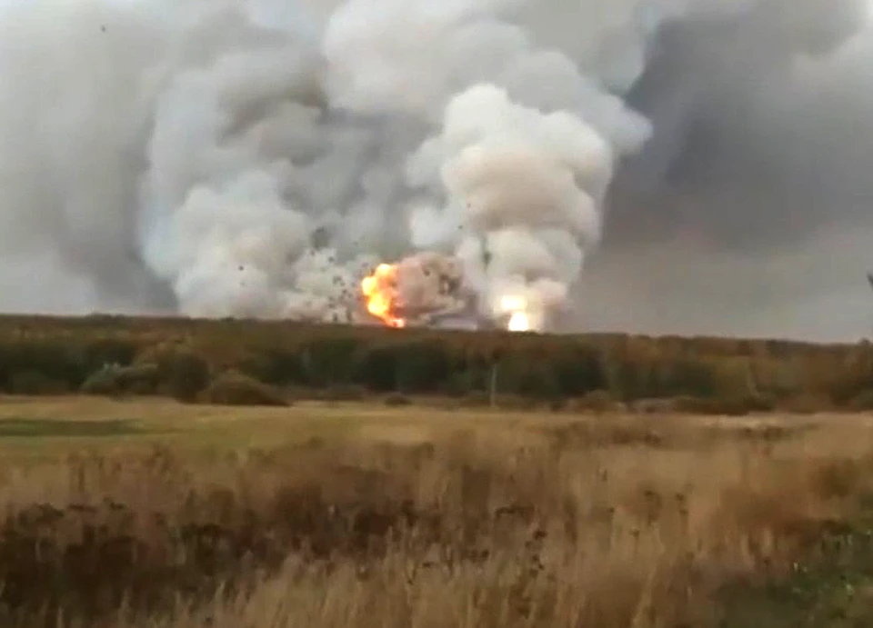 Кадр с видео, снятого очевидцем пожара в Рязанской области.