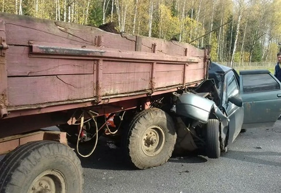 Под Смоленском в ДТП с трактором погиб человек. Фото: УГИБДД УМВД России по Смоленской области.