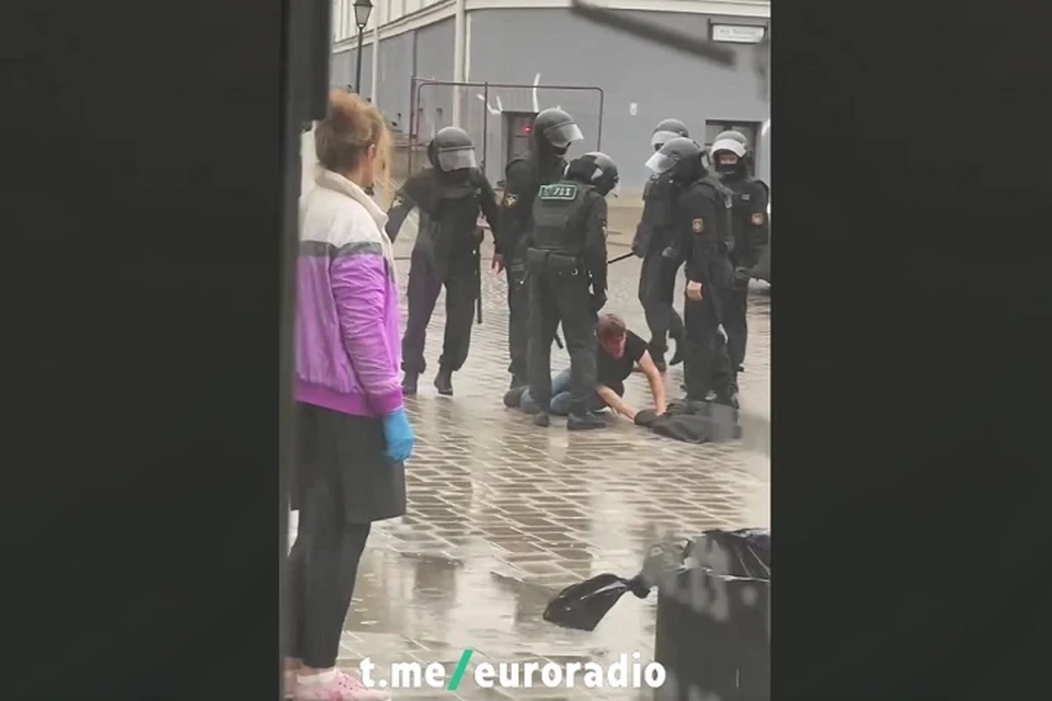 Задержание в Минске брата Домрачевой попало на кадры очевидцев. Фото: стоп-кадр | видео "Еврорадио".
