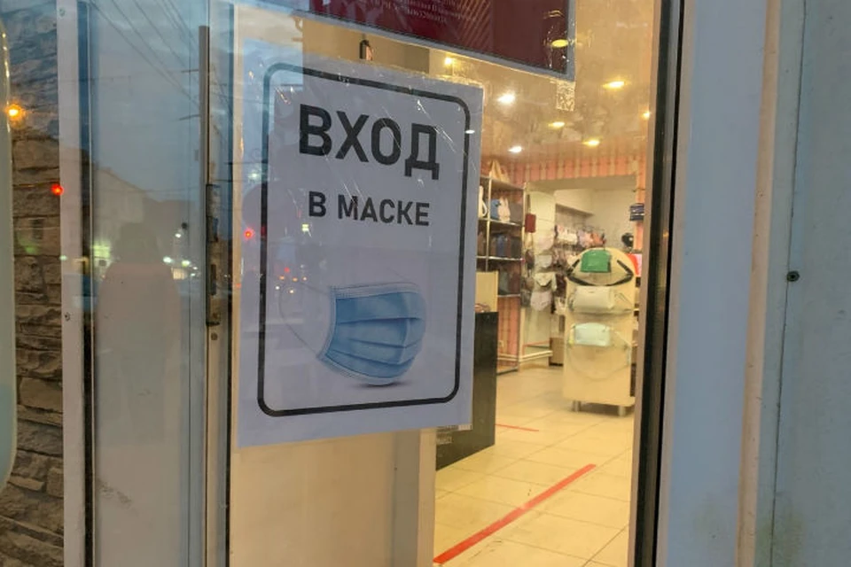 На всех магазинах висит такое предупреждение, но не все к нему прислушиваются. ФОТО: Влада Красоткина