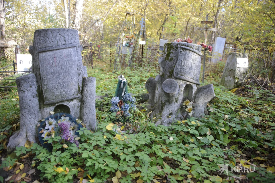 Такие надгробия в Екатеринбурге можно встретить на Михайловском и Ивановском кладбищах.