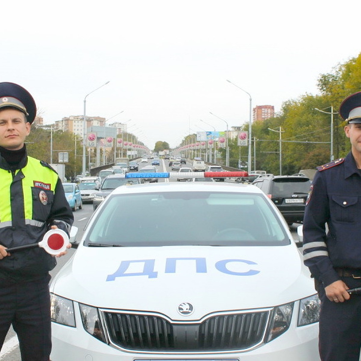 Роды, такси, автопробки и ДПС: во Владивостоке полицейские помогли роженице  - KP.RU