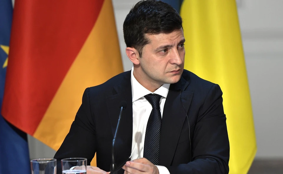 Зеленский заявил, что в день местных выборов украинцы пройдут опрос.