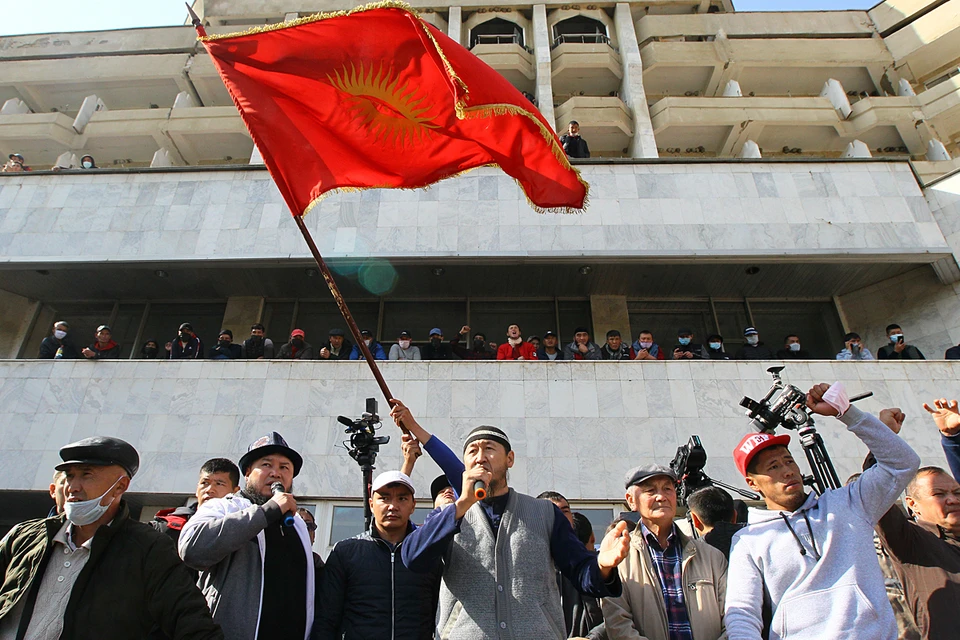 14 октября в центре Бишкека снова митинговали. На Старой площади собрались тысячи сторонников Садыра Жапарова