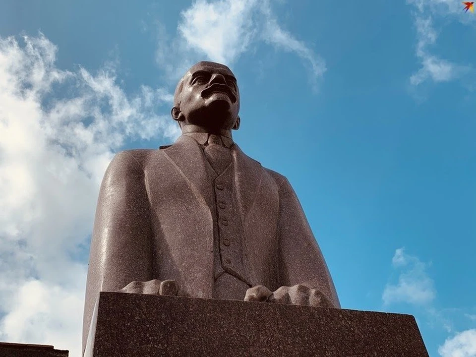 Ленин-сфинкс останется на главной площади Рамешек.