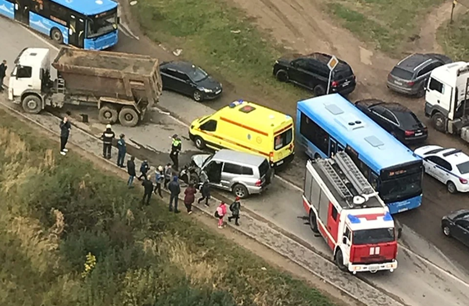 В ДТП пострадал водитель внедорожника Фото: vk.com/"Подслушано у водителей. Тверь"/Марина Ароян-Хаитова