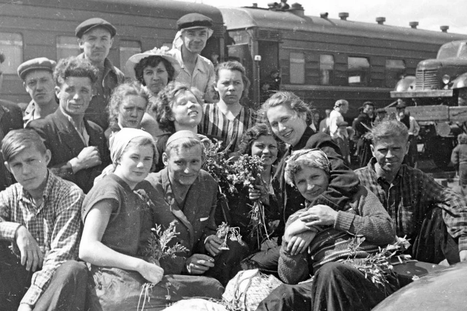 Комсомольцы приехали строить Братск. 1955 год. Фото: Музей истории Братской ГЭС и города Братска.