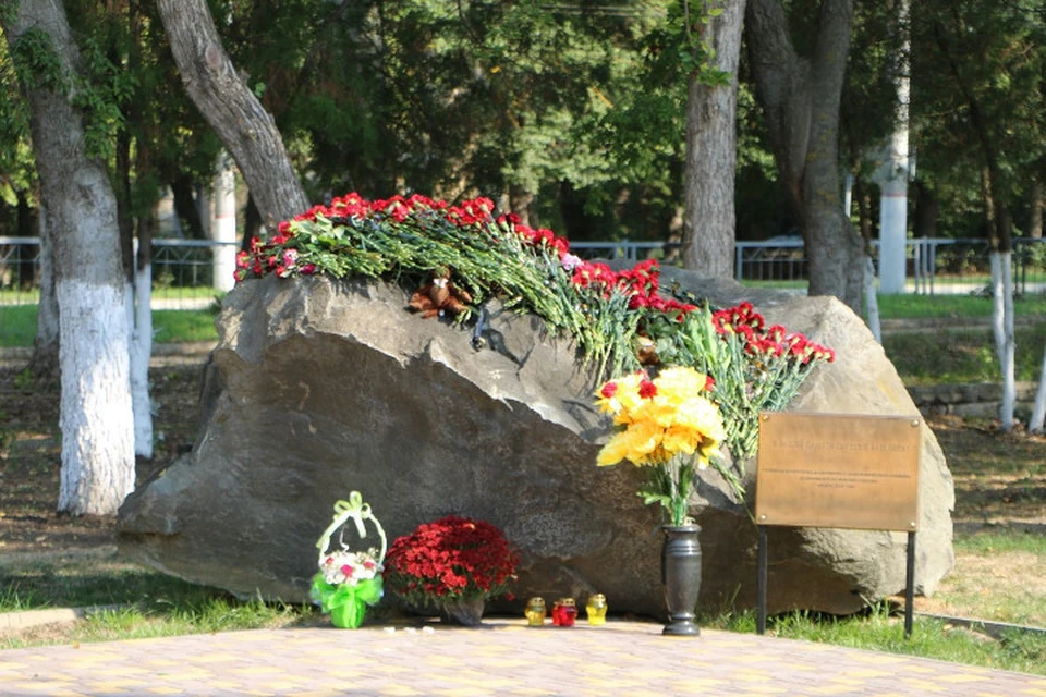 В Керчи почтили память жертв расстрела в политехническом колледже.Фото: Керченский городской совет
