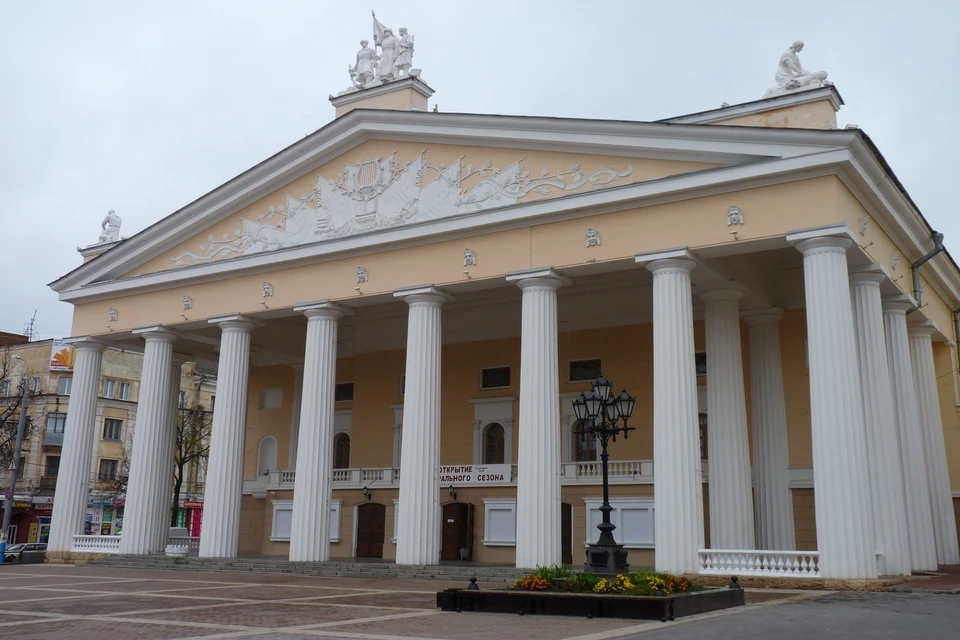 Зрителей просят соблюдать правила при коронавирусе.