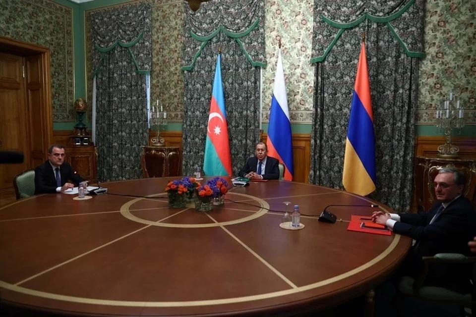 Лавров обсудил карабахский конфликт с главами МИД Армении и Азербайджана