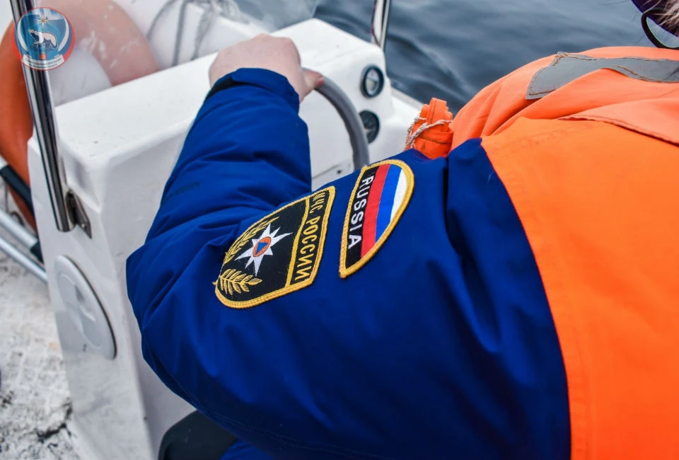 Поиск пропавших пассажиров судна "Юбилейный" идут как на воде, так и с воздуха. Фото: МЧС по Мурманской области