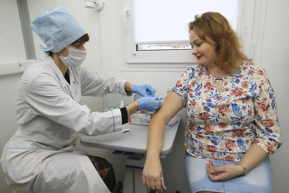 В Новосибирске прививки от гриппа уже поставили больше 1 миллиона человек.