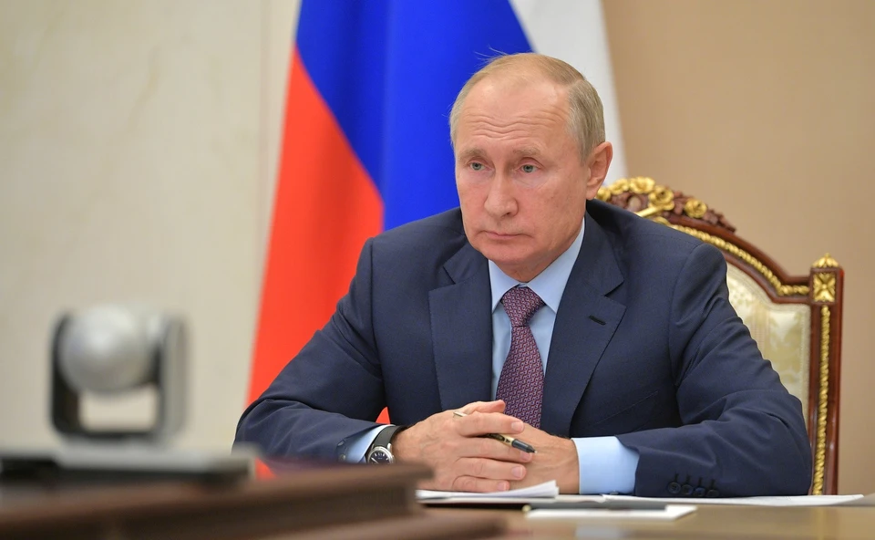 Путин сказал, что в данный момент вводить жесткие ограничения и закрывать предприятия необходимости нет.