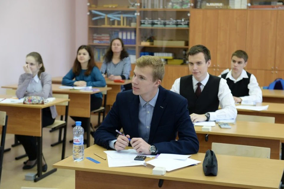 В этом году 55 выпускников школ Ленобласти сдали ЕГЭ на 100 баллов. Фото: пресс-служба правительства Ленинградской области.