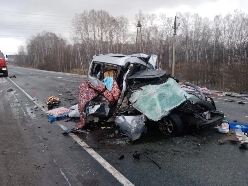 Под Новосибирском в ДТП с автобусом погибли 4 человека. Фото: МЧС по Новосибирской области