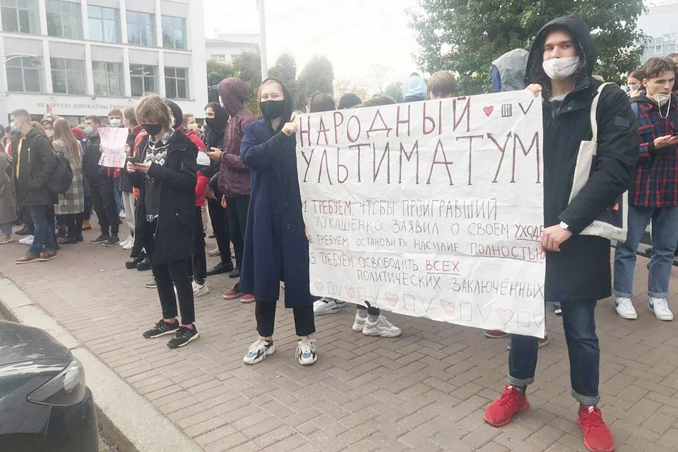 С самого раннего утра в разных концах столицы Республики Минске стали выстраиваться цепи солидарности