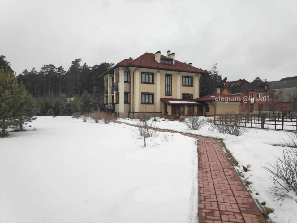 К директору красноярского ЦСМ пришли с обысками. Фото: телеграм-канал «Красноярск №1».