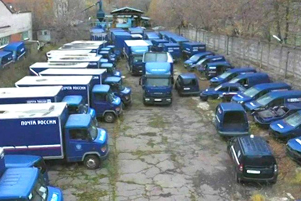 В Москве нашли стоянку заброшенных автомобилей "Почты России".